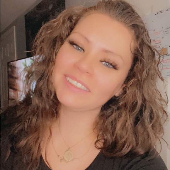 Meet your Posher, Emily - Picture 3 of 8